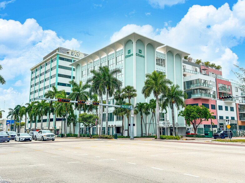 301 Arthur Godfrey Rd, Miami Beach, FL à louer - Photo de l’immeuble – Image 1 sur 5