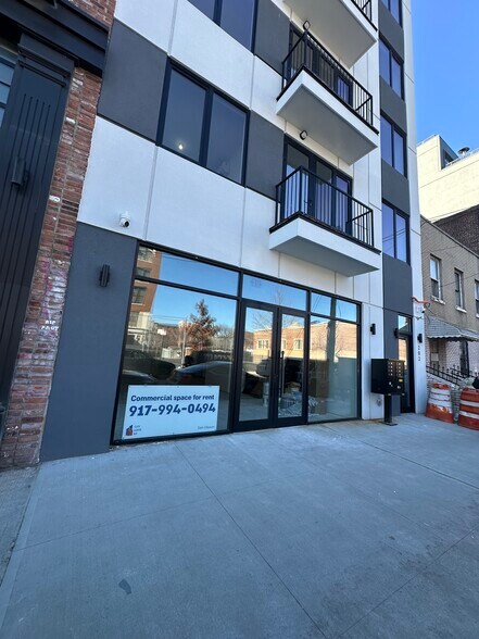 285 Metropolitan Ave, Brooklyn, NY à louer - Photo de l’immeuble – Image 2 sur 10