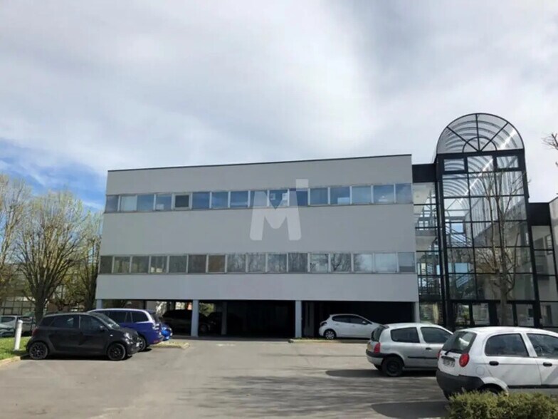 Bureau dans Évry-Courcouronnes à louer - Photo de l’immeuble – Image 2 sur 11