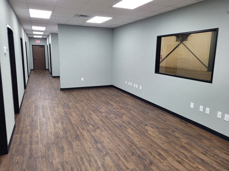 9902 E Hardy Rd, Houston, TX à vendre - Photo intérieure – Image 3 sur 7