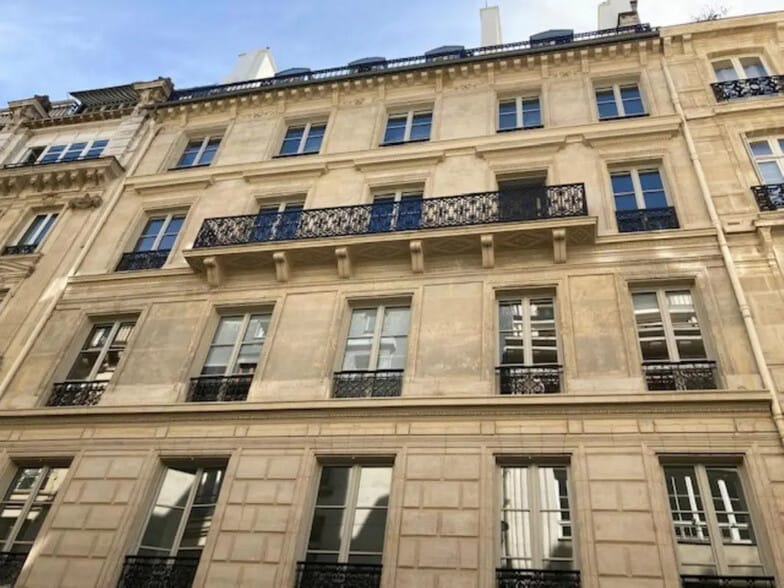 22 Rue Chauchat, Paris à louer - Photo de l’immeuble – Image 1 sur 8