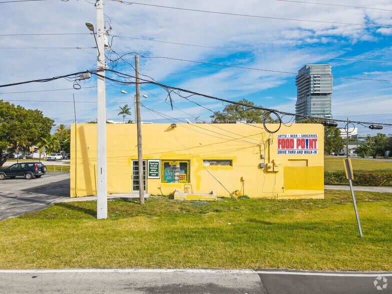 900 Old Federal Hwy, Hallandale, FL à louer - Photo de l’immeuble – Image 2 sur 11