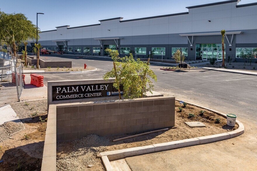 13550 W Auto Dr, Goodyear, AZ à louer - Photo de l’immeuble – Image 3 sur 15