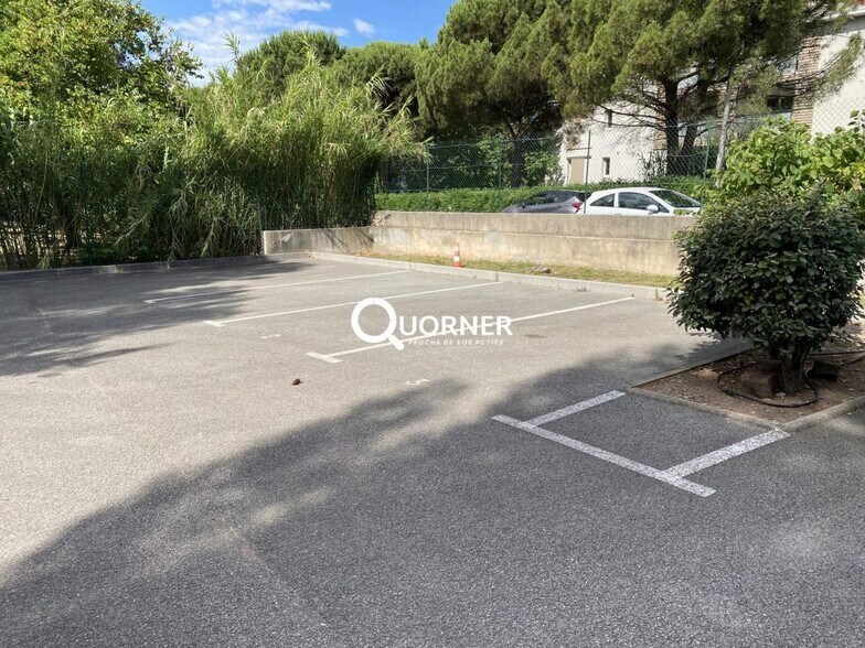 Local commercial dans Frejus à vendre - Photo de l’immeuble – Image 2 sur 4