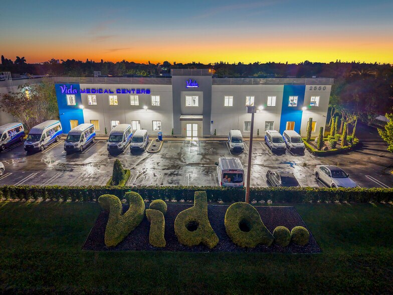 2550 NW 100th Ave, Doral, FL à vendre - Photo de l’immeuble – Image 2 sur 30