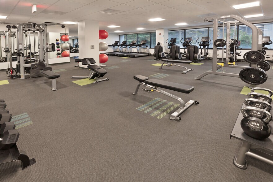 8201 Greensboro Dr, McLean, VA à louer - Photo intérieure – Image 2 sur 12