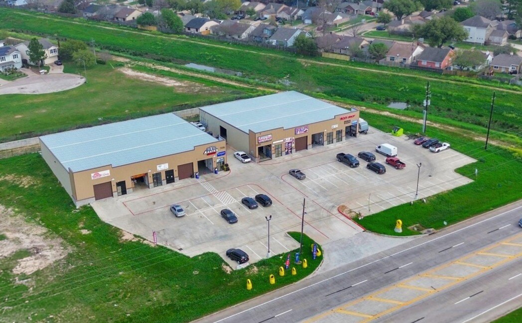 20010 FM 529 Rd - Multi-Tenant Flex portefeuille de 2 biens à vendre sur LoopNet.fr Photo de l’immeuble– Image 1 sur 2