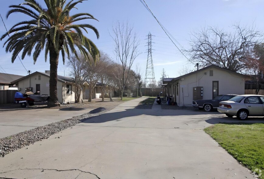2932-2936 Connie Dr, Sacramento, CA à vendre - Photo de l’immeuble – Image 1 sur 2
