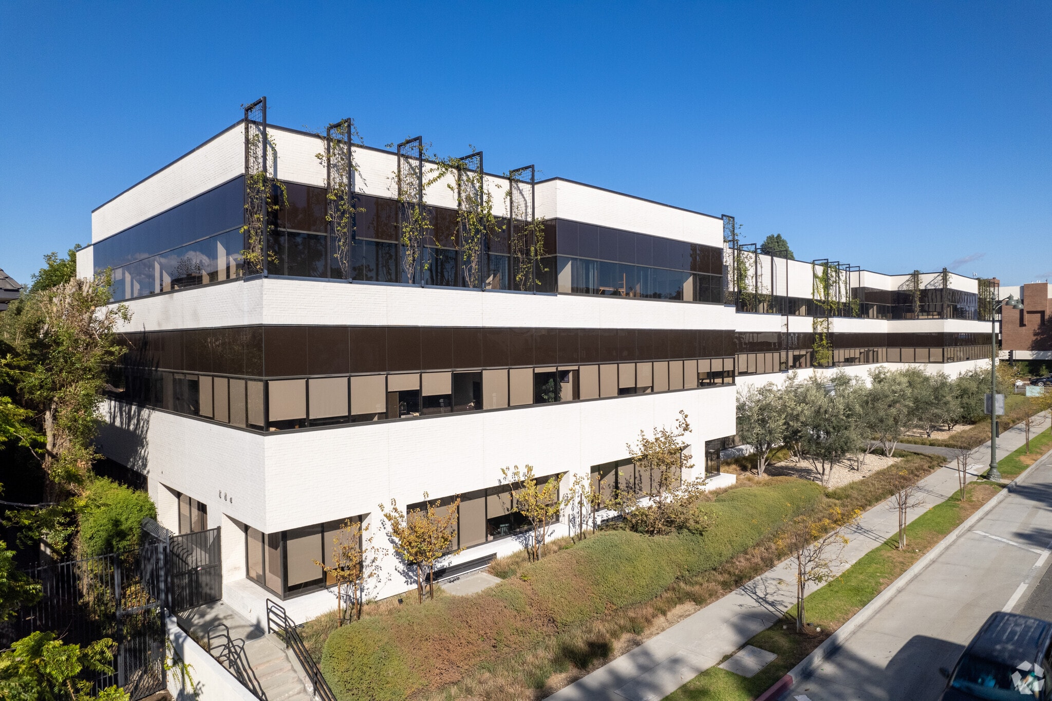 4525 Wilshire Blvd, Los Angeles, CA à louer Photo de l’immeuble– Image 1 sur 10