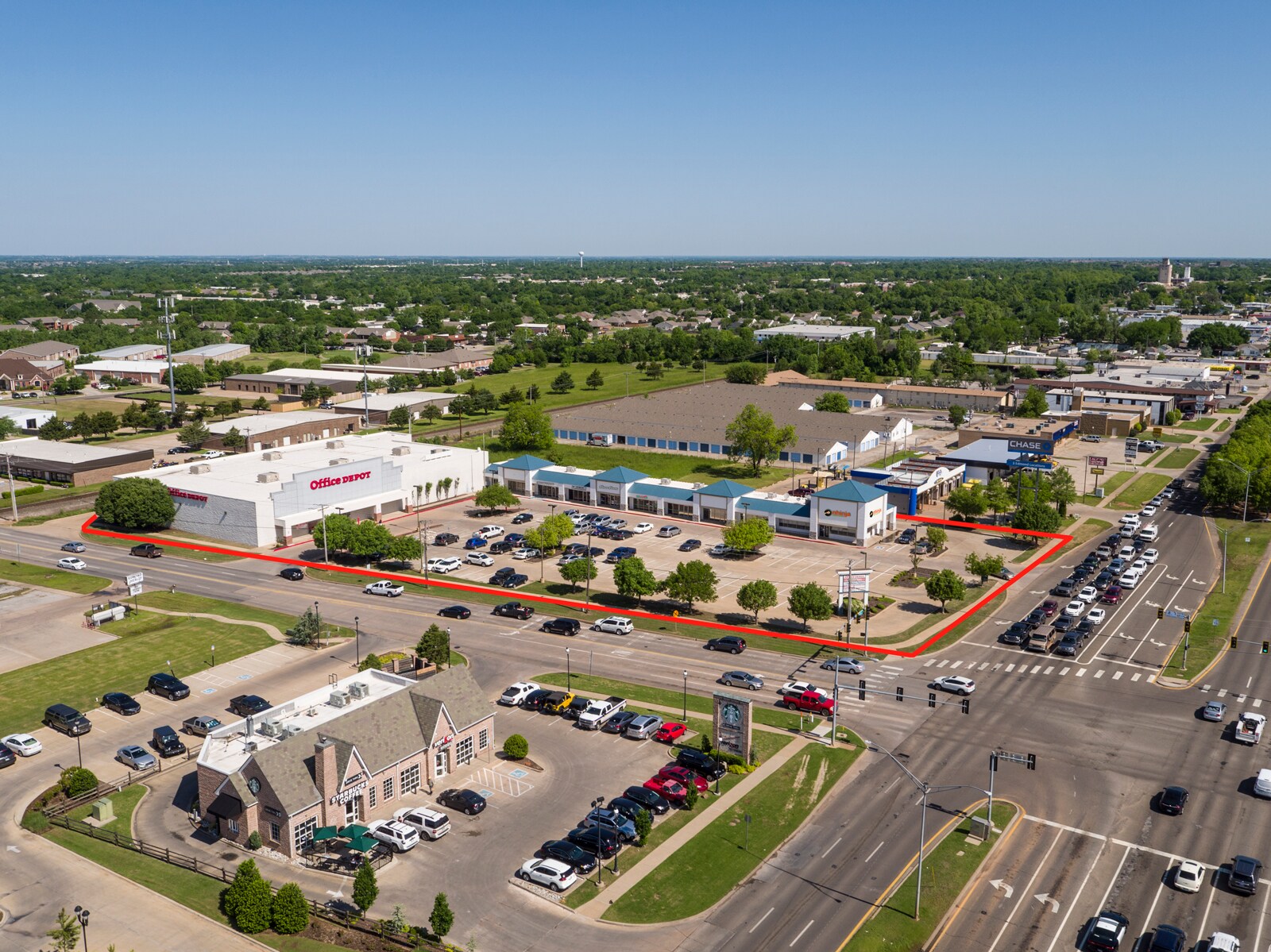 1427 S Broadway, Edmond, OK à louer Photo de l’immeuble– Image 1 sur 3