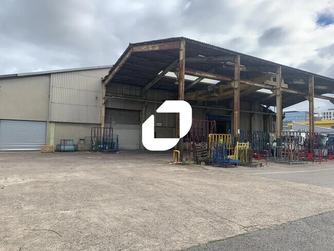 Plus de détails pour Local d'activités à louer