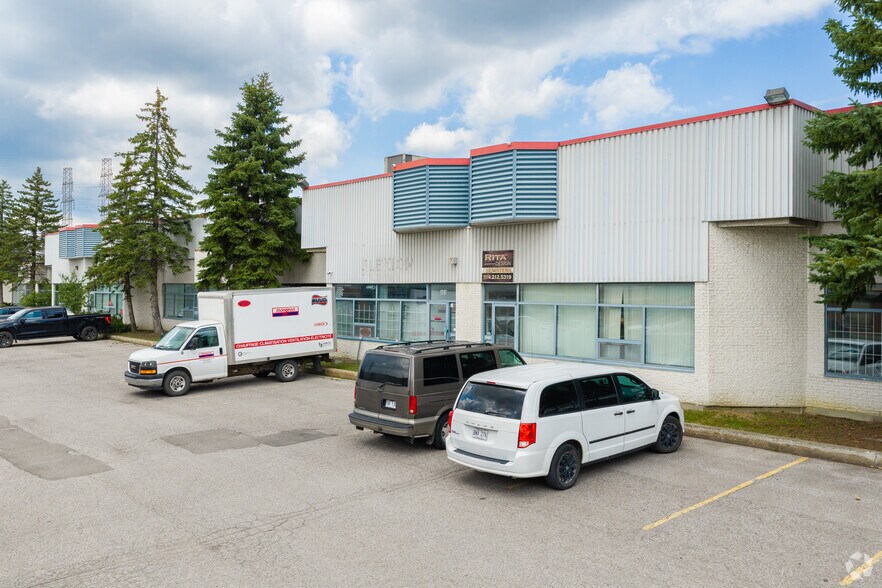 1275-1327 Rue Bergar, Laval, QC à louer - Photo de l’immeuble – Image 3 sur 6