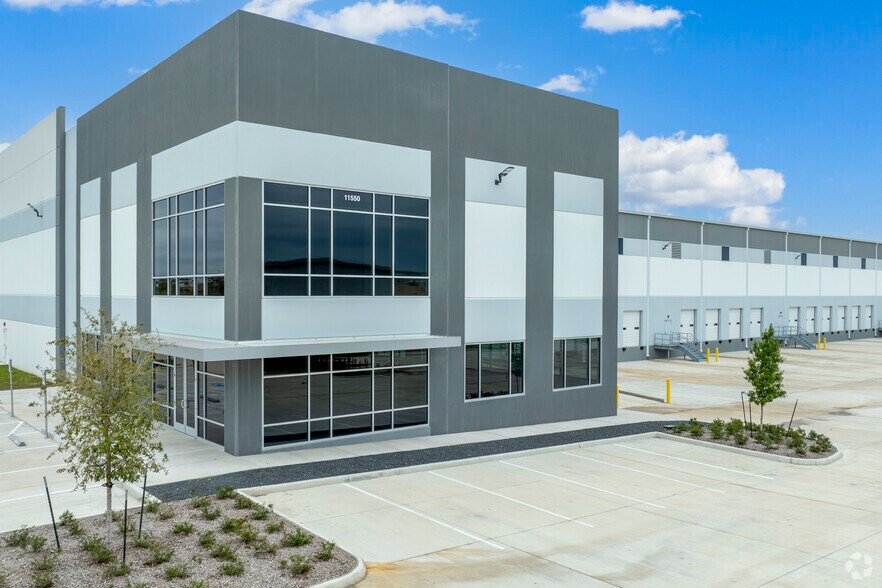 11550 Spectrum Blvd, Houston, TX à louer - Photo de l’immeuble – Image 3 sur 4