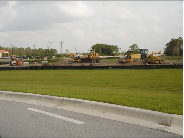 150 N Santa Barbara Blvd, Cape Coral, FL à vendre - Photo de l’immeuble – Image 3 sur 9