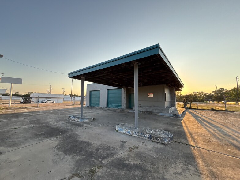 10039 Homestead Rd, Houston, TX à louer - Photo de l’immeuble – Image 2 sur 7
