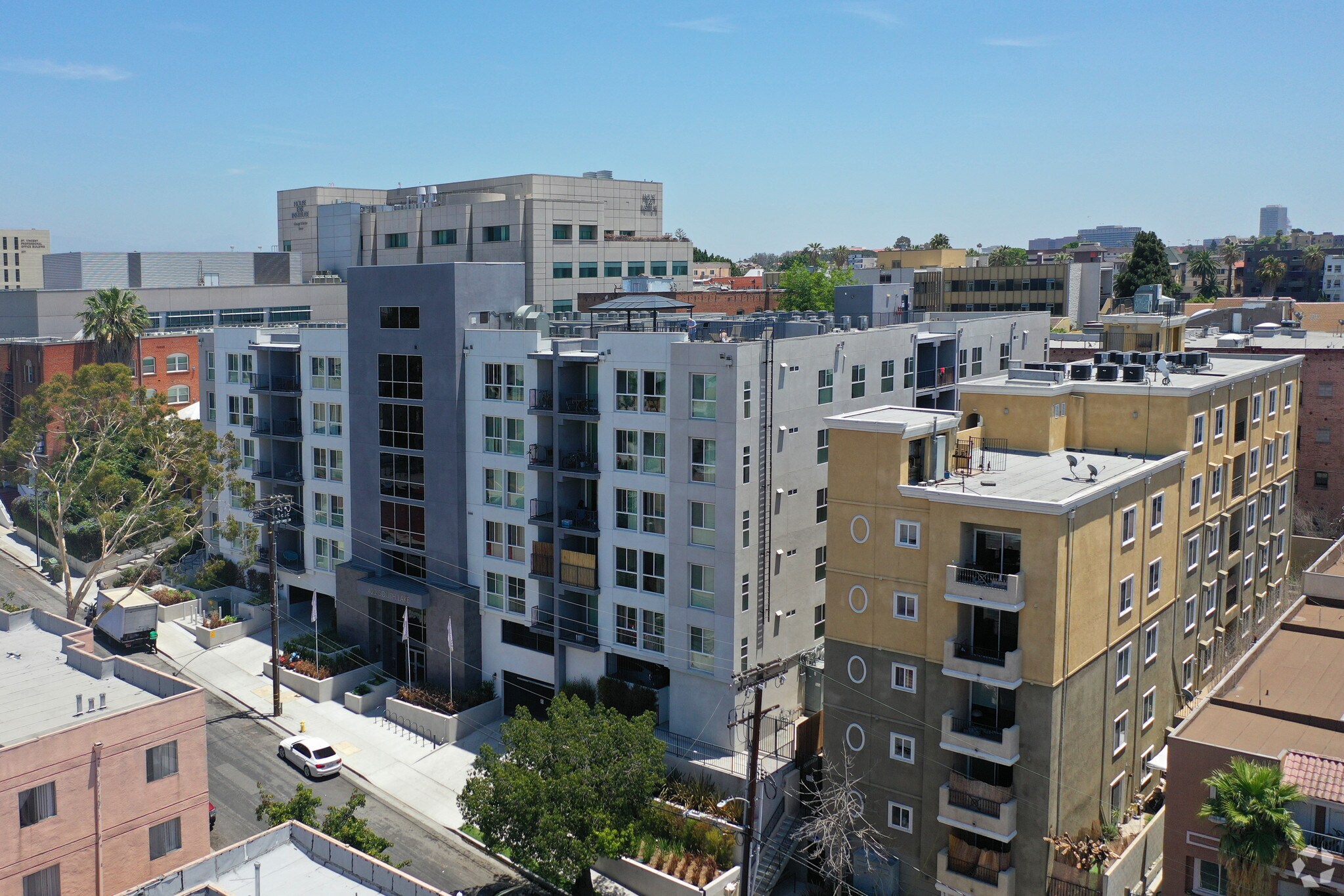 422 S Lake St, Los Angeles, CA à vendre Photo principale– Image 1 sur 31