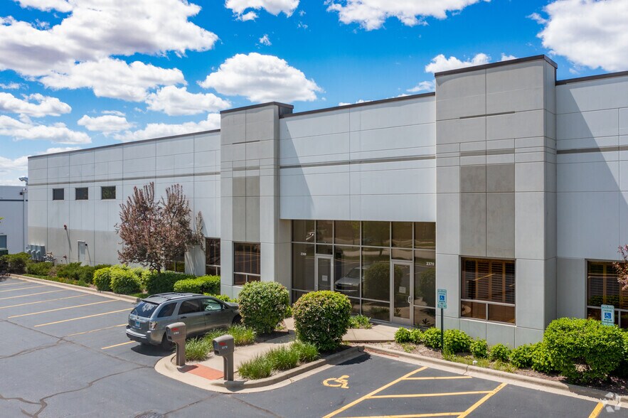 2360-2380 Vantage Dr, Elgin, IL à louer - Photo de l’immeuble – Image 1 sur 16