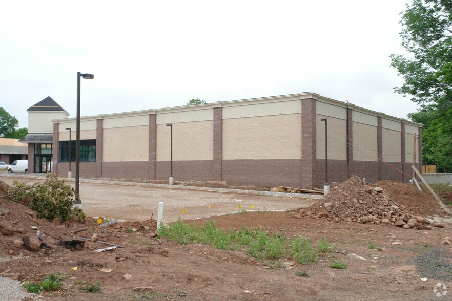 477 Union Ave, Bridgewater, NJ à louer - Photo de l’immeuble – Image 3 sur 4