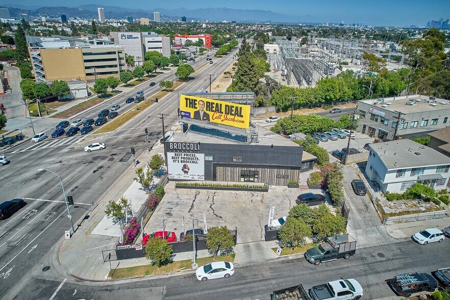 6000 Venice Blvd & 5949 Burchard Dr portefeuille de 2 biens à vendre sur LoopNet.fr - Photo de l’immeuble – Image 2 sur 43