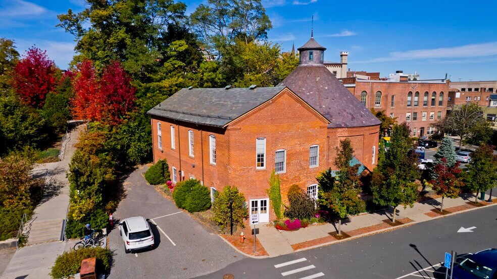 244 Main St, Northampton, MA à vendre - Photo de l’immeuble – Image 3 sur 31