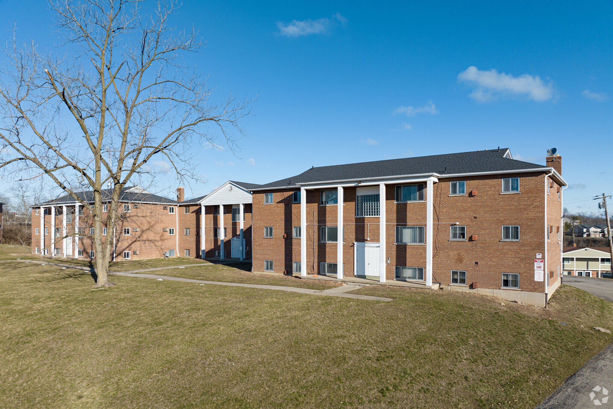 5474-5484 Bahama Ter, Cincinnati, OH à vendre Photo principale– Image 1 sur 20