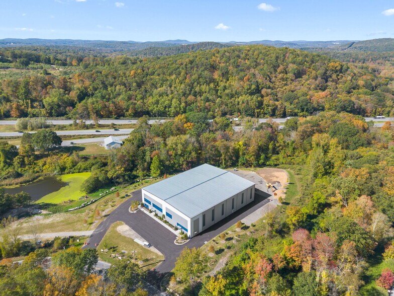 280 Fields Ln, Brewster Village, NY à louer - Photo de l’immeuble – Image 2 sur 6