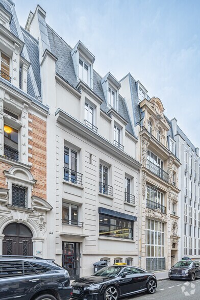 44 Rue Fortuny, Paris à louer - Photo de l’immeuble – Image 2 sur 3
