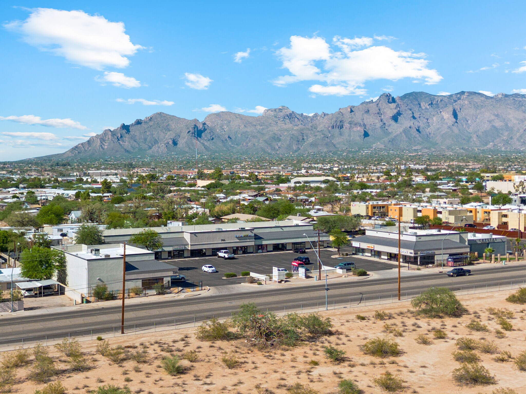 680-720 W Prince Rd, Tucson, AZ à louer Photo de l’immeuble– Image 1 sur 12