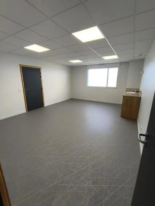 Bureaux/Médical dans Saint-Cyr-sur-Menthon à louer Photo intérieure– Image 1 sur 9