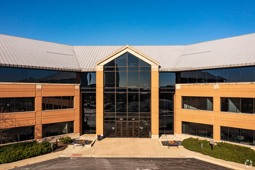 555 W Pierce Rd, Itasca, IL à louer - Photo de l’immeuble – Image 3 sur 6