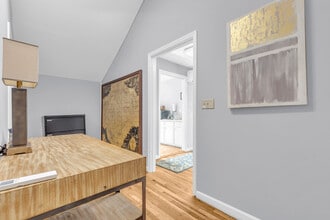 100 Whitsett St, Greenville, SC à louer Photo intérieure– Image 2 sur 6