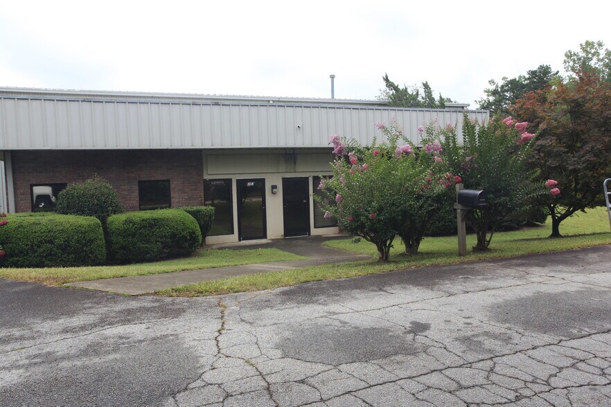 102 Camp Creek Industrial Pky, Cornelia, GA à louer - Photo principale – Image 1 sur 6