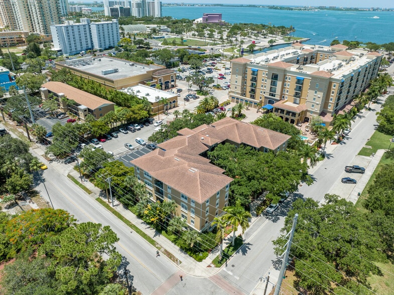 1268 11th St, Sarasota, FL à vendre - Photo principale – Image 1 sur 19
