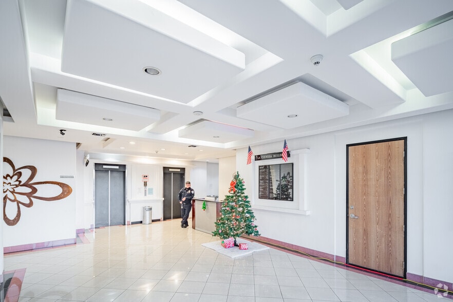 11222 S La Cienega Blvd, Inglewood, CA à louer - Photo intérieure – Image 2 sur 27