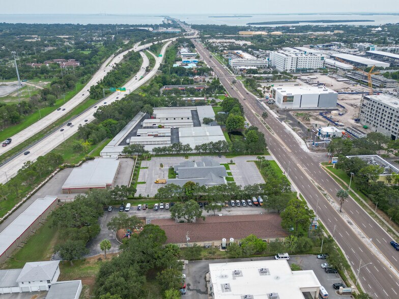 4102 34th St S, Saint Petersburg, FL à louer - Photo de l’immeuble – Image 3 sur 34