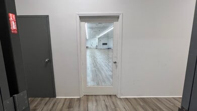 1800 Essex St, Los Angeles, CA à louer Photo intérieure– Image 2 sur 2