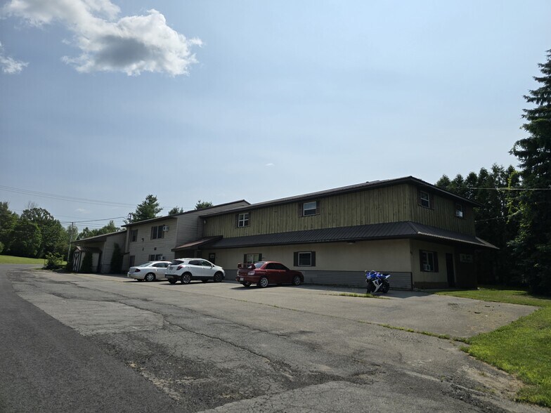 445 Leslie Rd, Massena, NY à vendre - Photo de l’immeuble – Image 2 sur 3