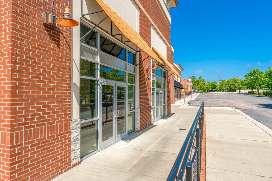 1920 Falls Valley Dr, Raleigh, NC à louer - Photo de l’immeuble – Image 3 sur 12