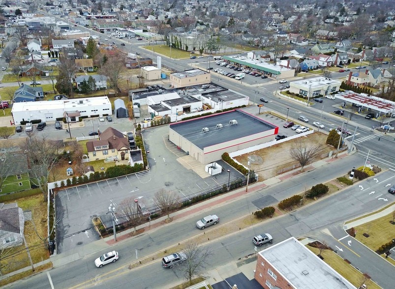 9 W Montauk Hwy, Lindenhurst, NY à vendre - Aérien – Image 3 sur 5