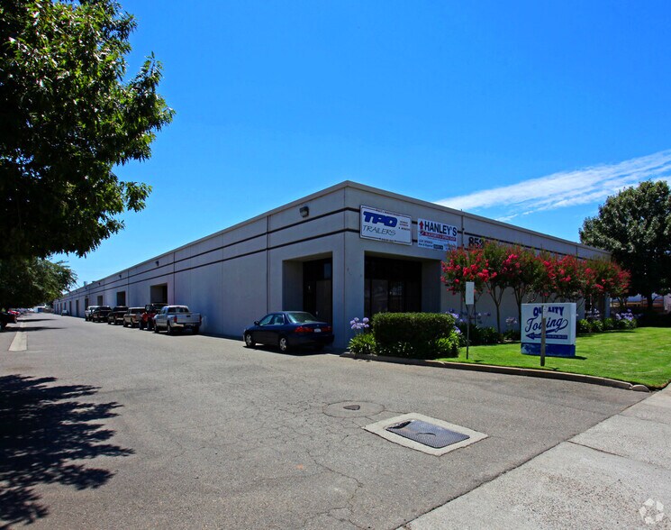 8530 Fruitridge Rd, Sacramento, CA à louer - Photo de l’immeuble – Image 2 sur 23