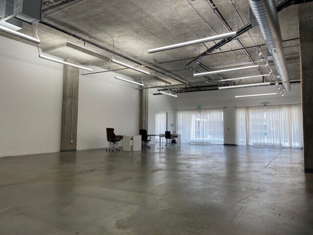 810 E Pico Blvd, Los Angeles, CA à louer - Photo de l’immeuble – Image 3 sur 11