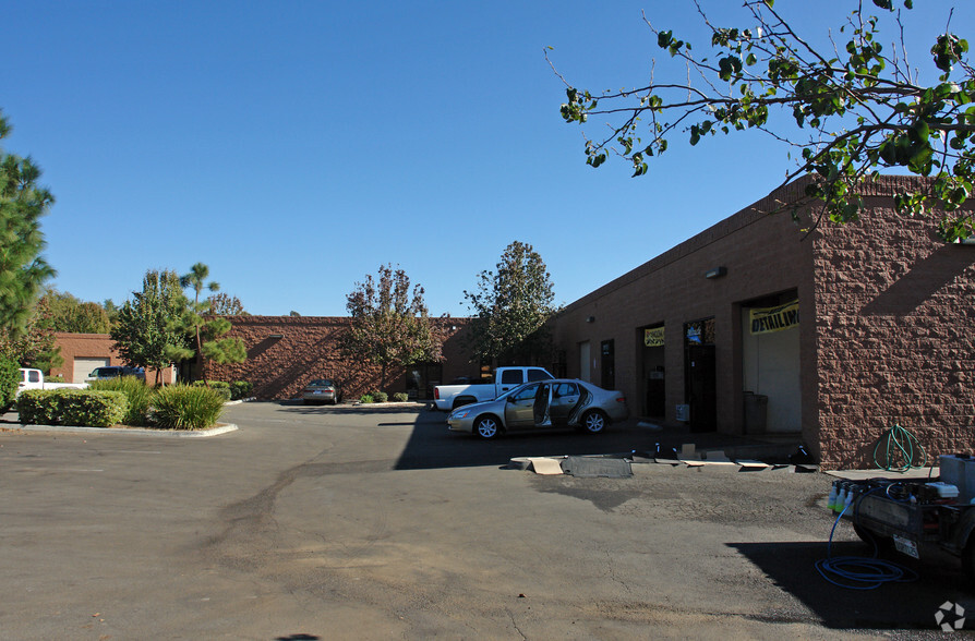 550 Industrial Way, Fallbrook, CA à louer - Photo de l’immeuble – Image 3 sur 5