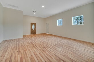 1830 Rosecrans ave, Gardena, CA à louer Photo intérieure– Image 2 sur 14