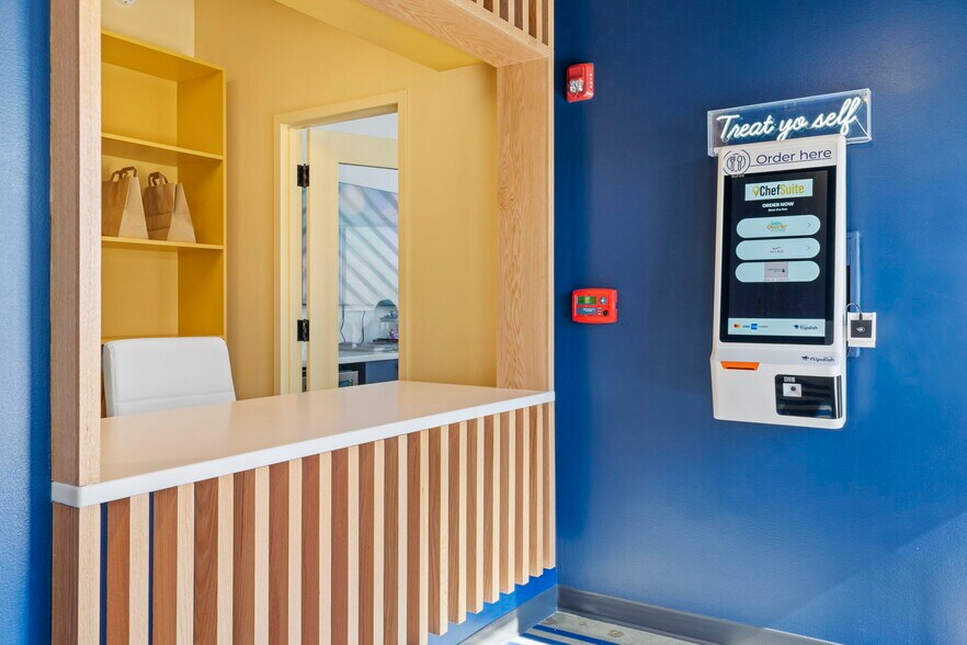 4711 W Broad St, Richmond, VA à vendre - Hall d’entrée – Image 2 sur 24