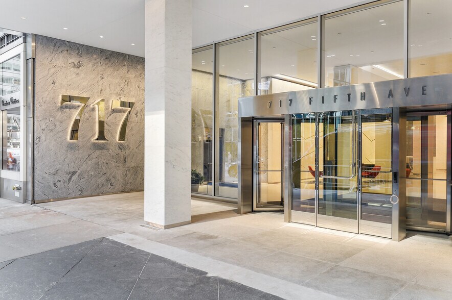 717 Fifth Ave, New York, NY à louer - Photo intérieure – Image 3 sur 12