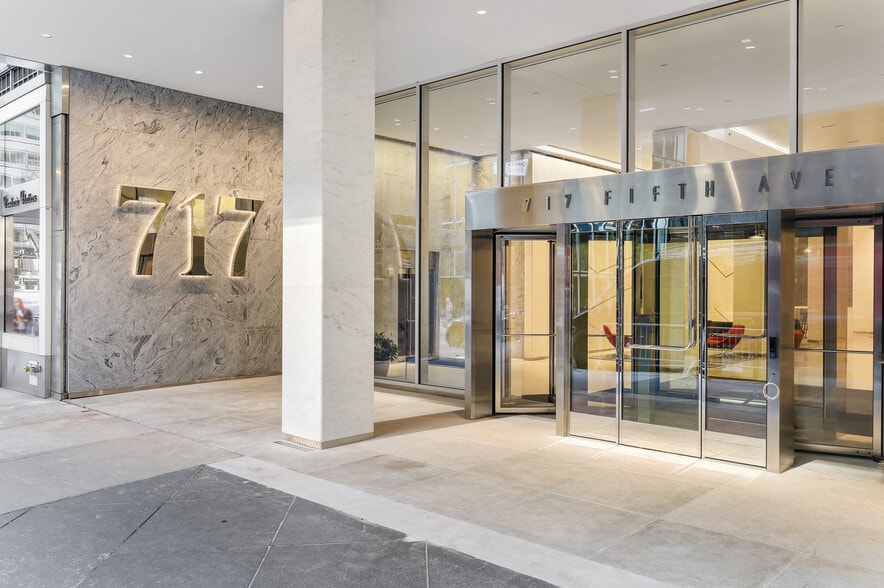 717 Fifth Ave, New York, NY à louer - Photo intérieure – Image 3 sur 12