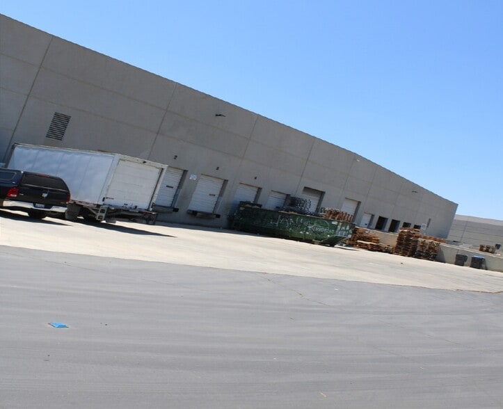 22520 Temescal Canyon Rd, Corona, CA à louer - Photo de l’immeuble – Image 3 sur 5