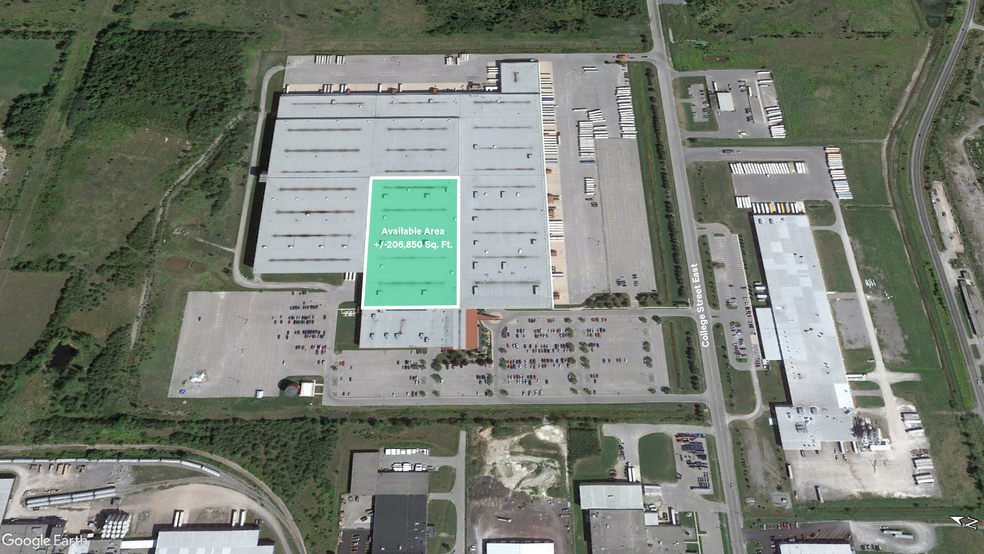 500 College St E, Belleville, ON à louer - Photo de l’immeuble – Image 1 sur 15