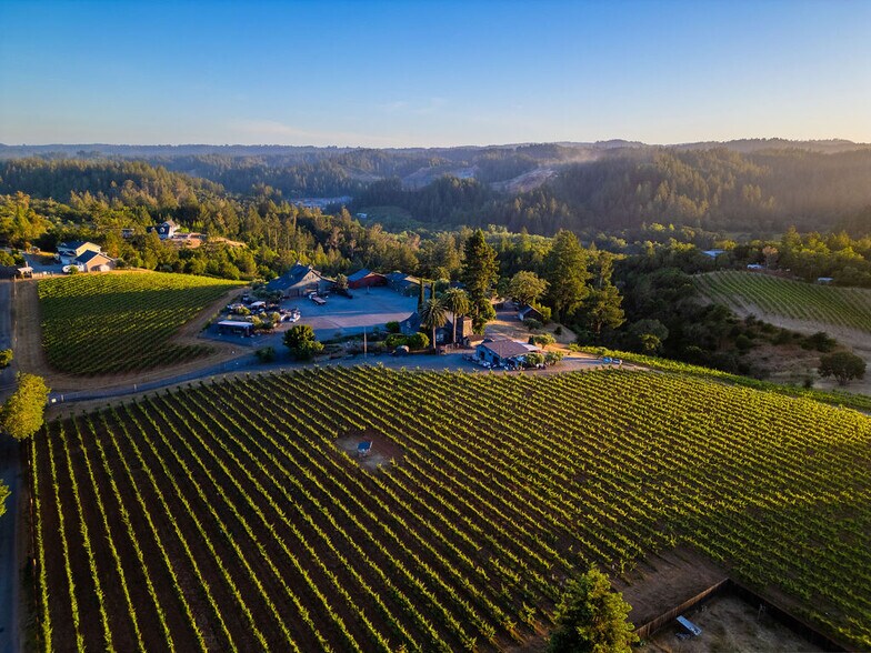 7750 Giusti Rd, Forestville, CA à vendre - Photo de l’immeuble – Image 2 sur 61