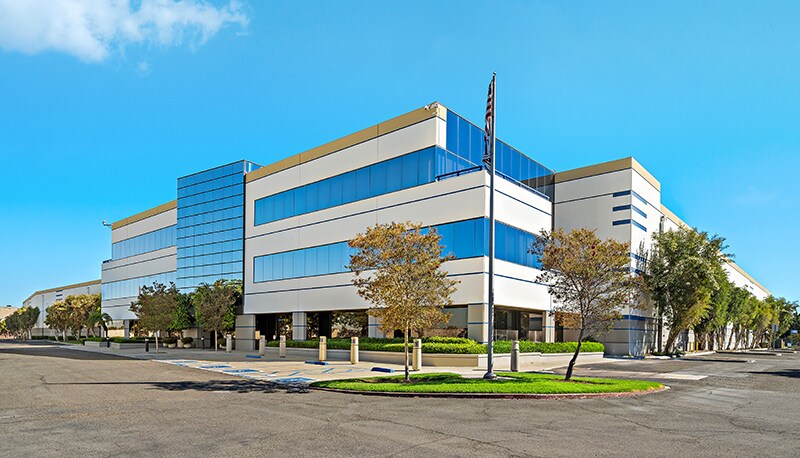 2164 N Batavia St, Orange, CA à vendre - Photo de l’immeuble – Image 2 sur 5